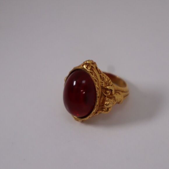 Elizabeth Taylor Avon Gilded Age Collection Cherub Red Cabochon Ring Size 8 - Picture 2 of 7